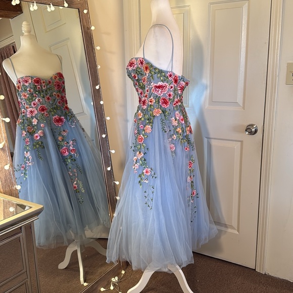 MAC DUGGAL
Strapless Embroidered Tulle Midi Dress Anthropologie - Picture 11 of 17